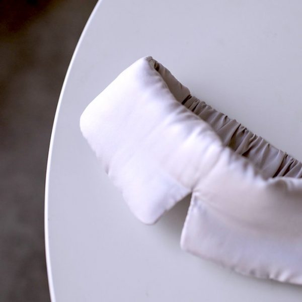 Review Lunya’s Washable Silk Sleep Mask Helps Skin Glow Like the Moon